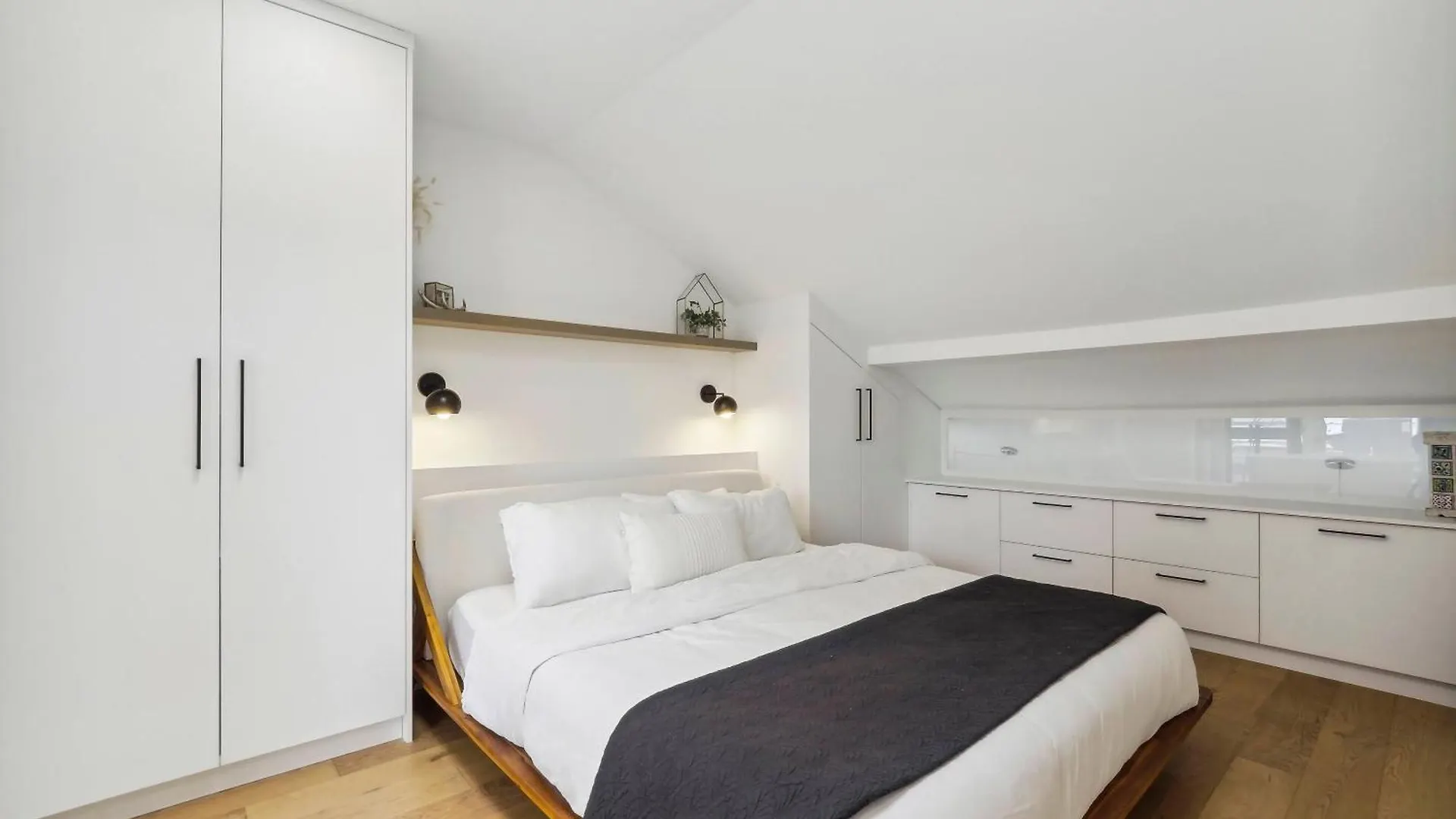 Holiday home Modern Heritage Townhouse In Distillery District Toronto Canada