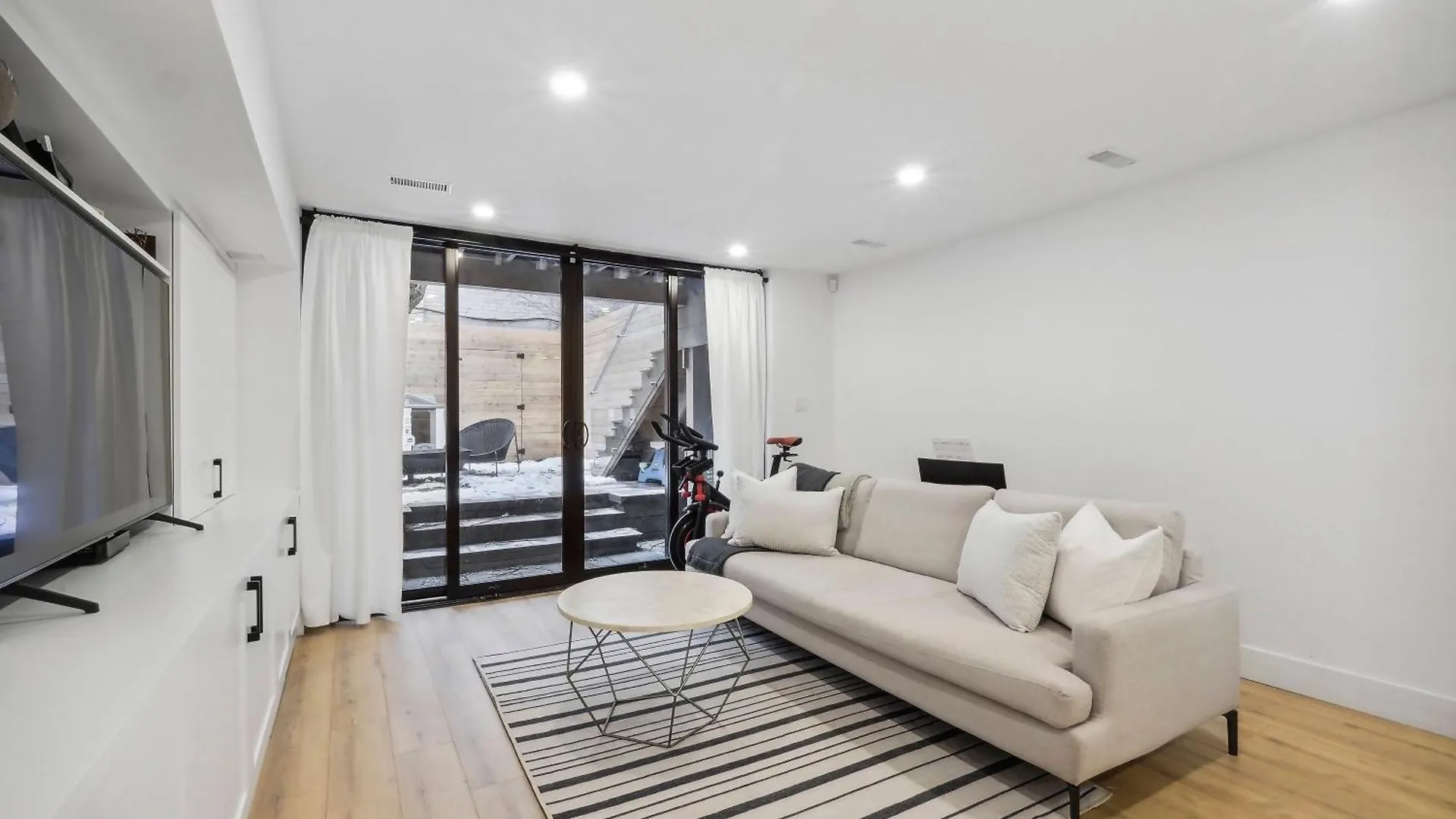 Modern Heritage Townhouse In Distillery District Toronto Holiday home