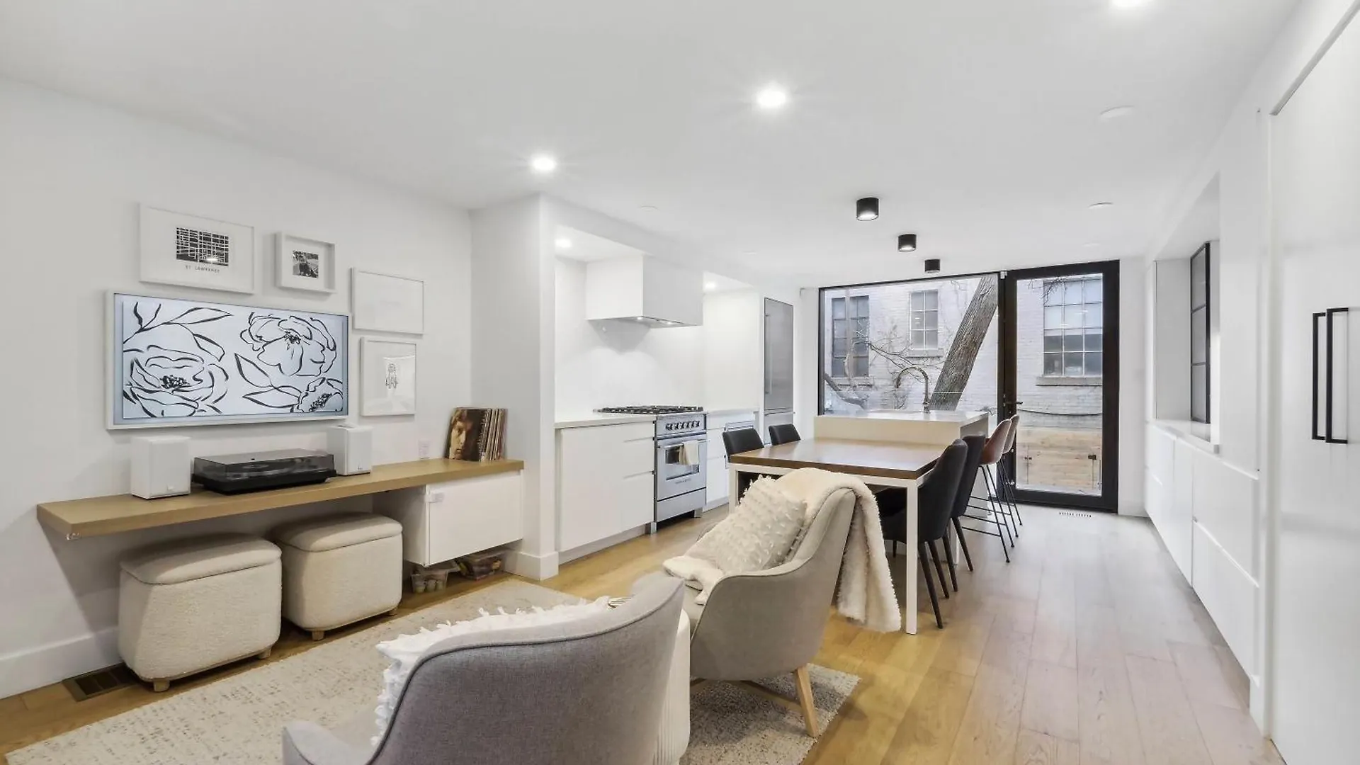 Modern Heritage Townhouse In Distillery District Toronto